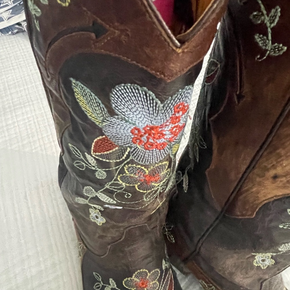 Old Gringo Brown Embroidered Cowboy Boots - Picture 4 of 7